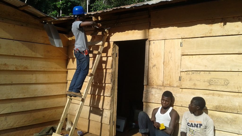Générateur Hybride installé à Mengang